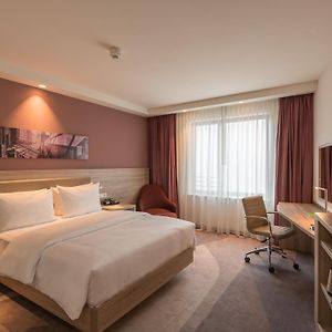 Aansluitende Familie Kamer met een Queen Size Bed